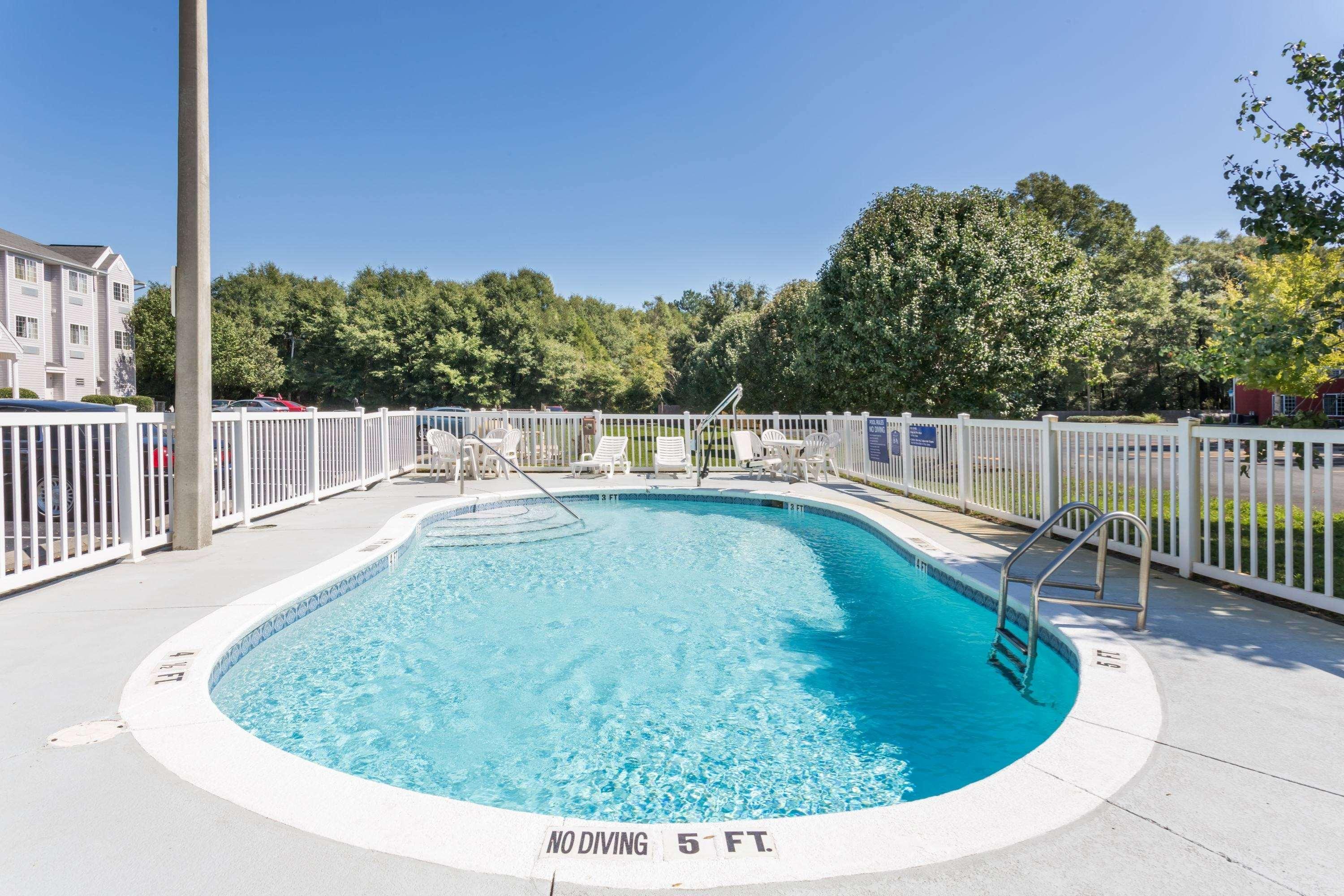 Microtel Inn & Suites Marianna Exterior photo