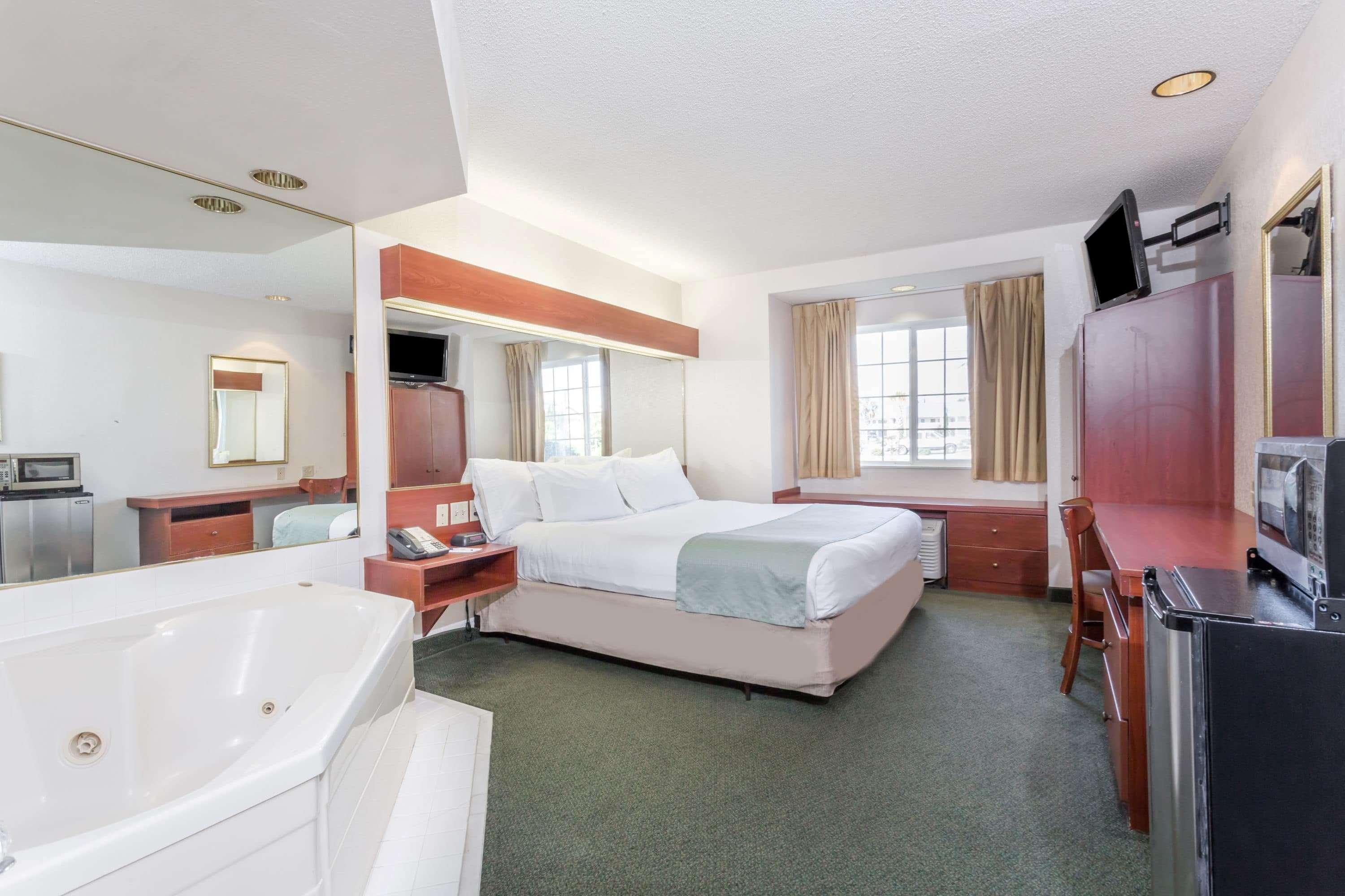 Microtel Inn & Suites Marianna Exterior photo