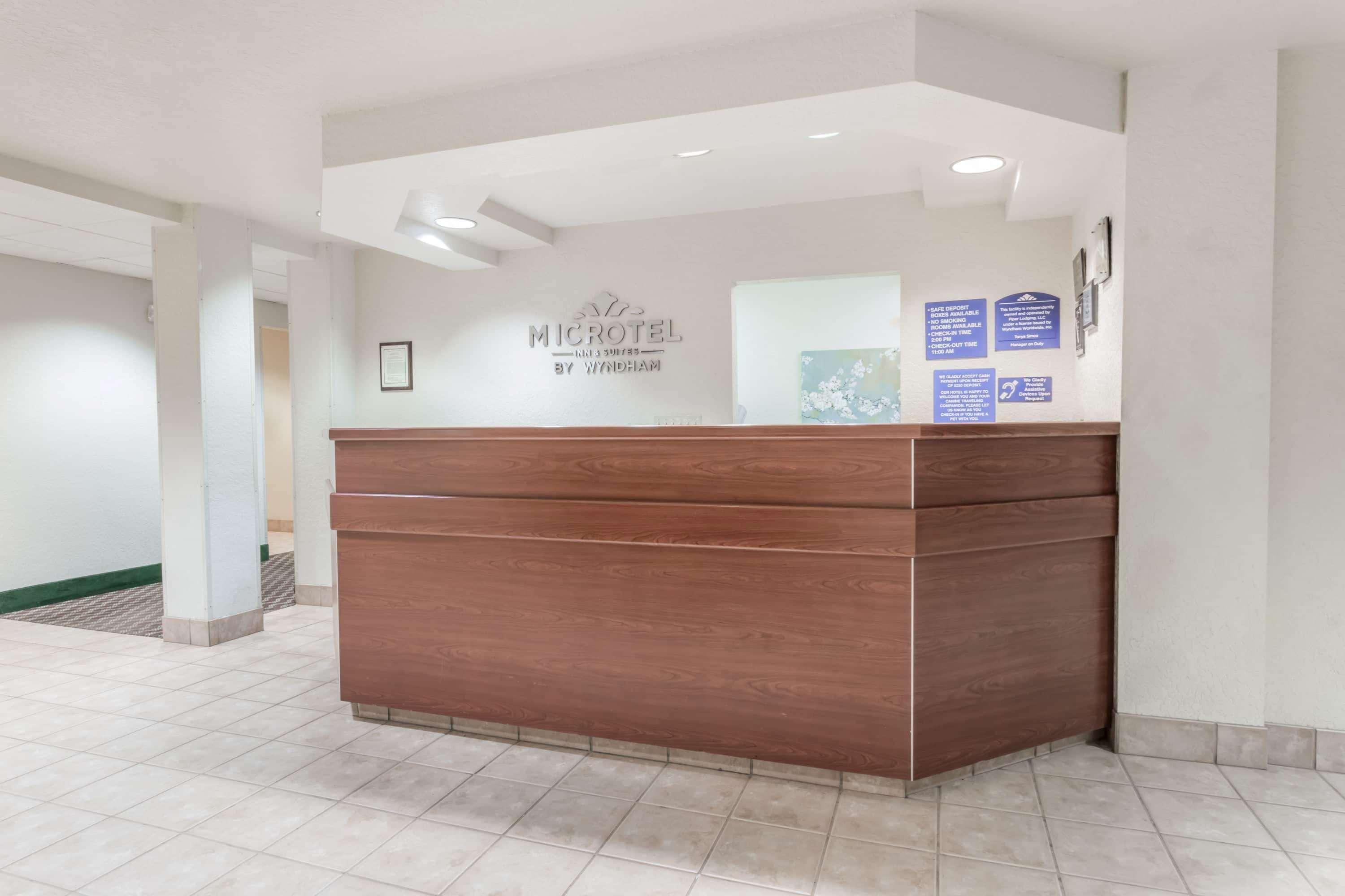 Microtel Inn & Suites Marianna Exterior photo