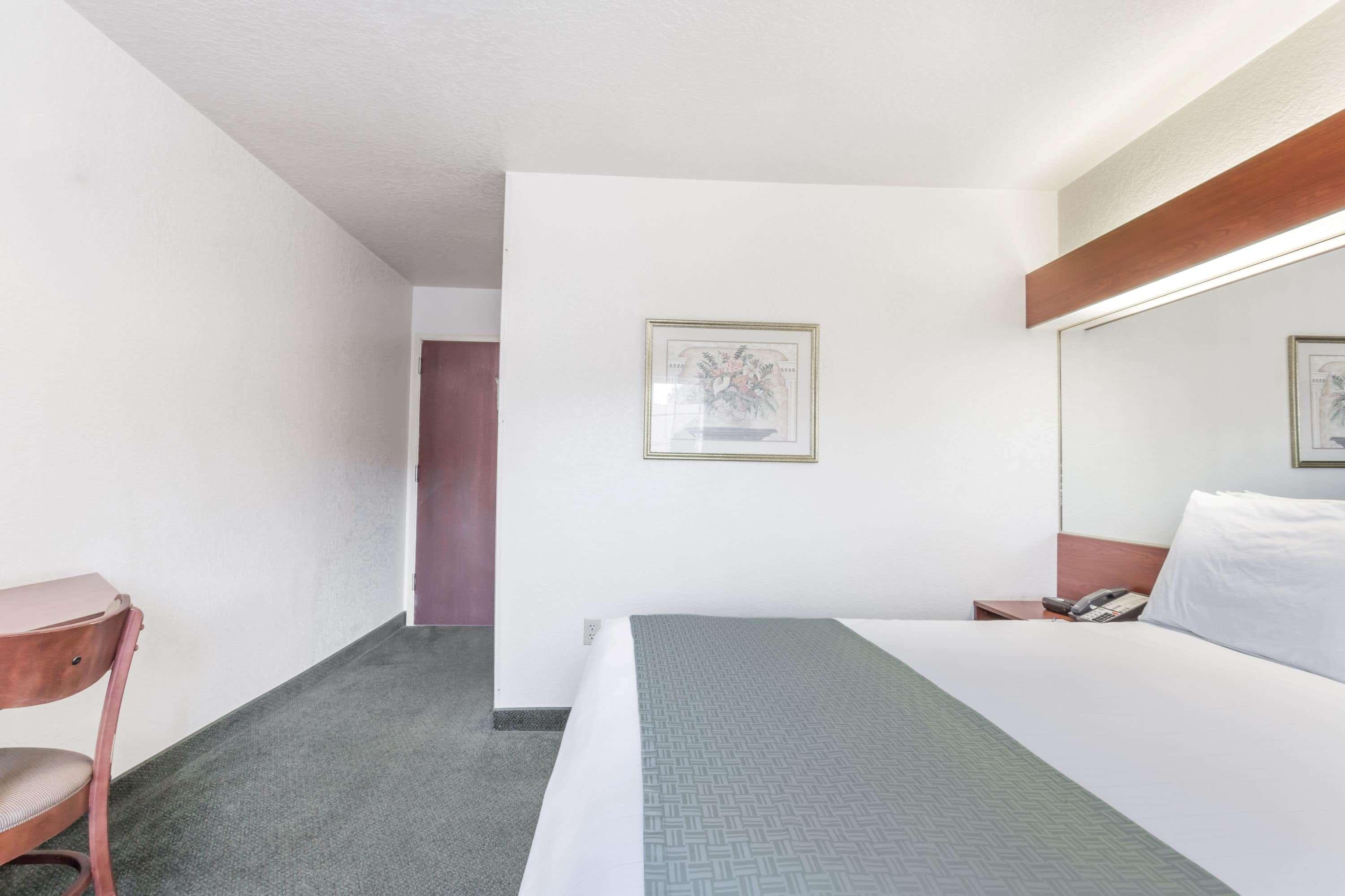 Microtel Inn & Suites Marianna Exterior photo