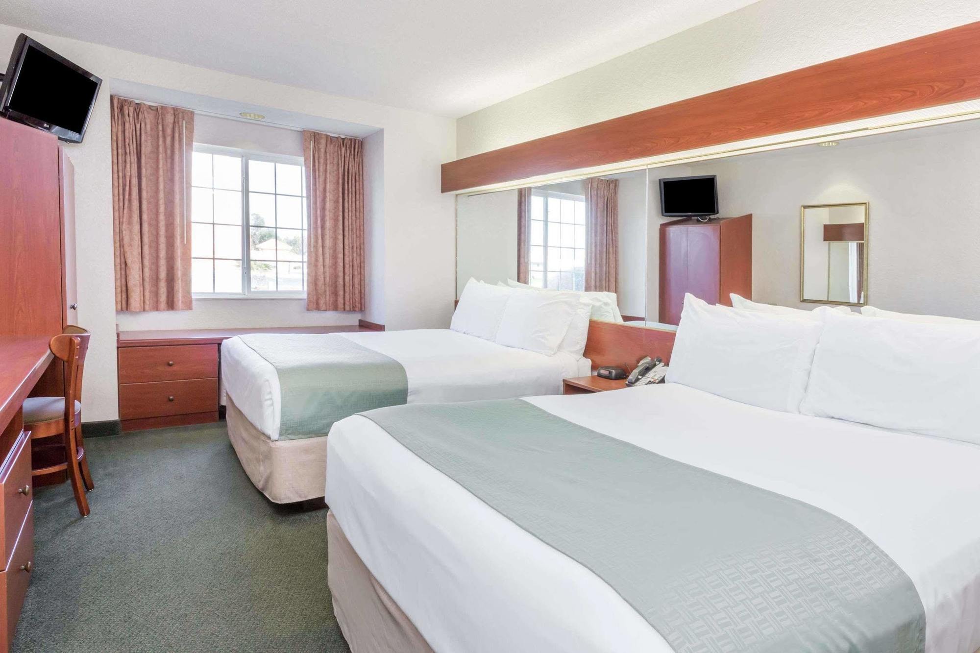 Microtel Inn & Suites Marianna Exterior photo