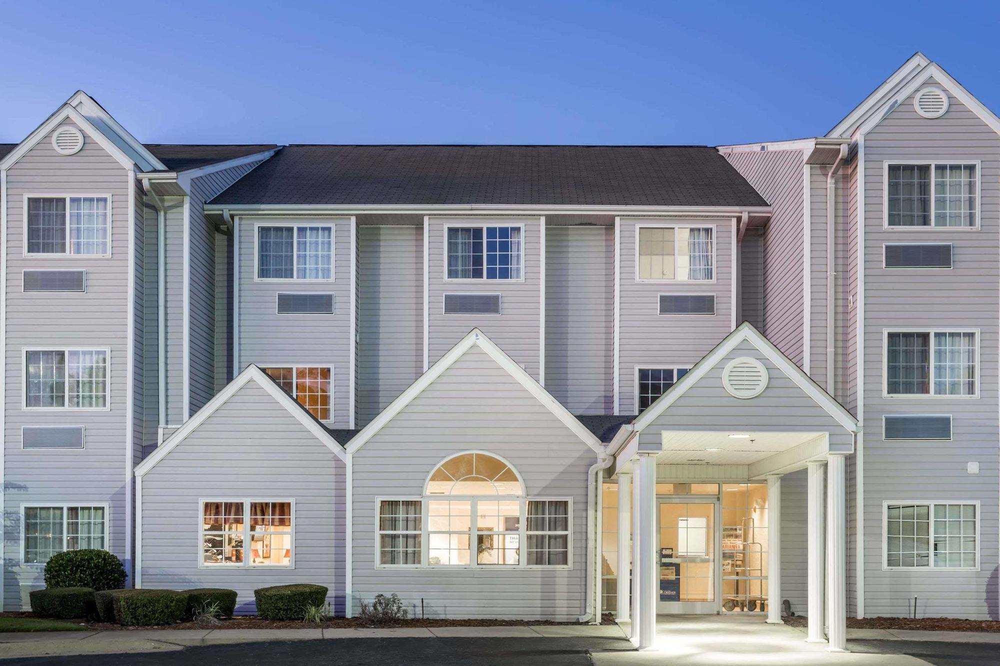 Microtel Inn & Suites Marianna Exterior photo