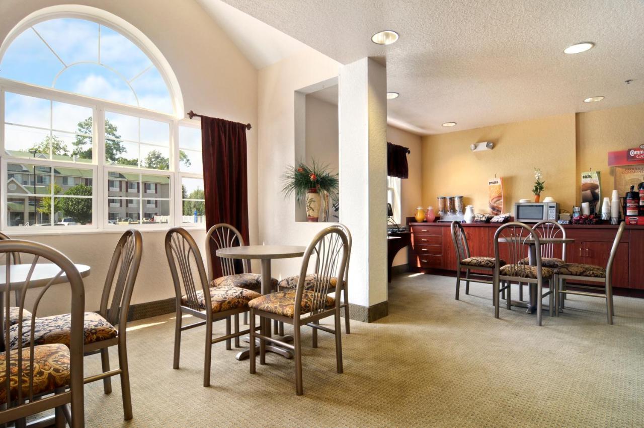 Microtel Inn & Suites Marianna Exterior photo